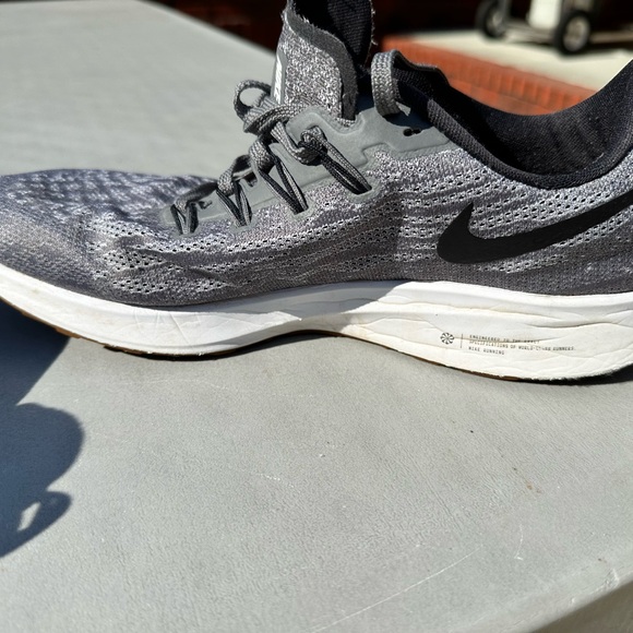 Mens size 10 Nike Air Zoom Pegasus running shoes gray and black - Picture 6 of 8